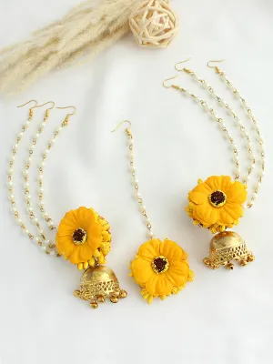 Akansha Floral Earrings & Tikka