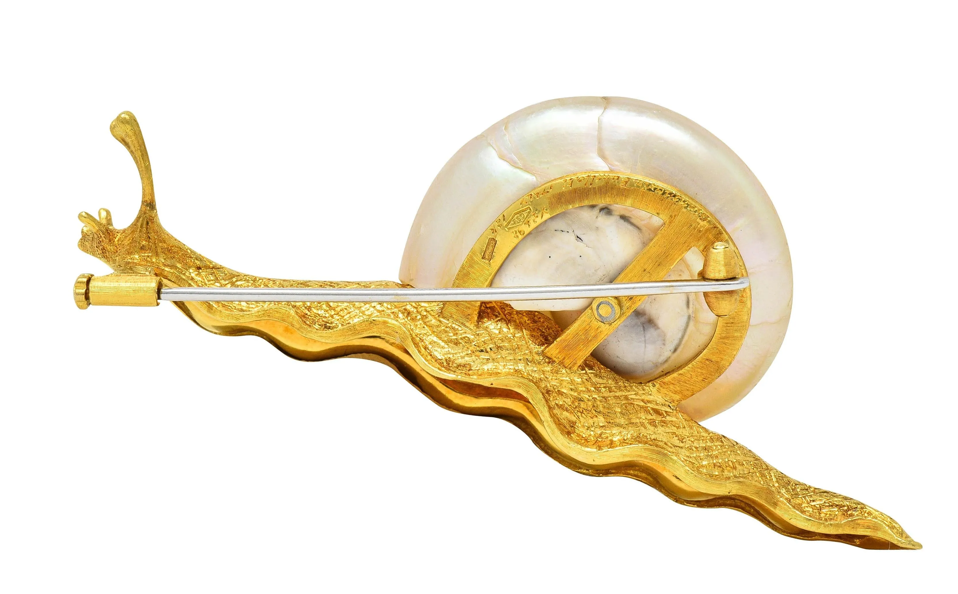 Buccellati 1960s Mother-Of-Pearl 18 Karat Yellow Gold Vintage Snail Brooch