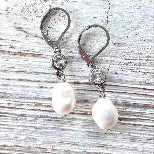 Classic Style, Freshwater Pearl Earrings with Swarovski Crystal