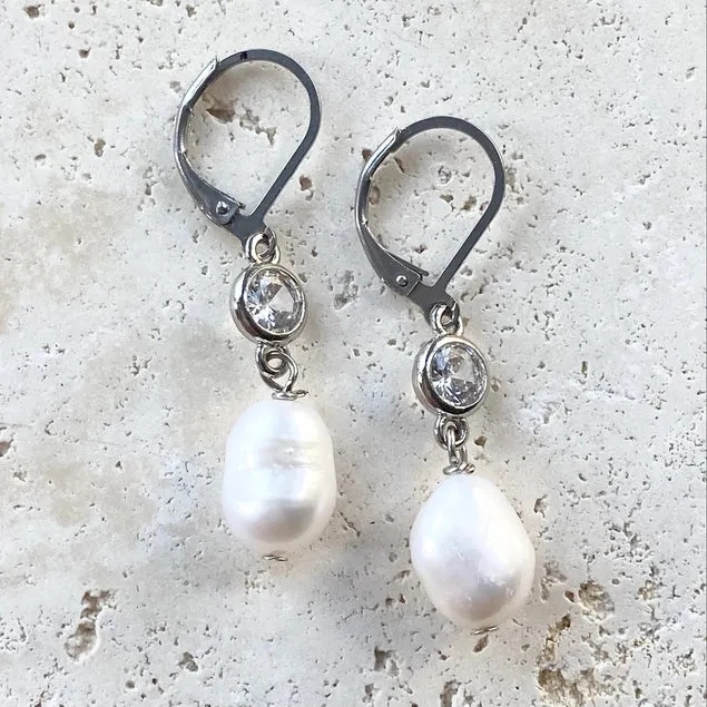 Classic Style, Freshwater Pearl Earrings with Swarovski Crystal