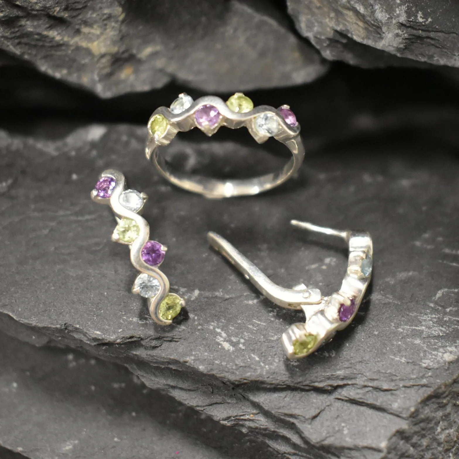 Colorful Topaz Ring - Wavy Multistone Band- Amethyst Peridot Blue Topaz Ring