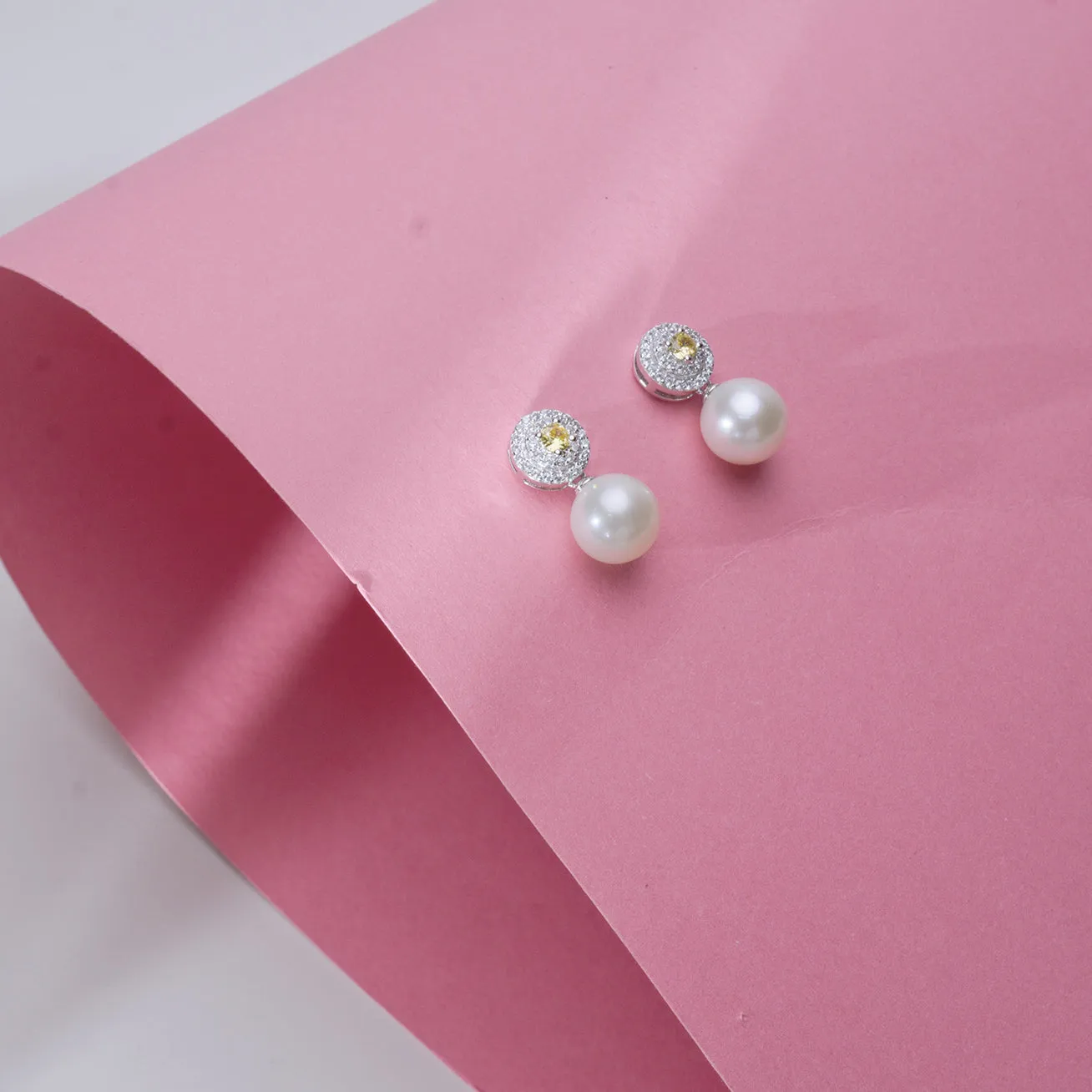 Elegant Freshwater Pearl Earrings WE00348