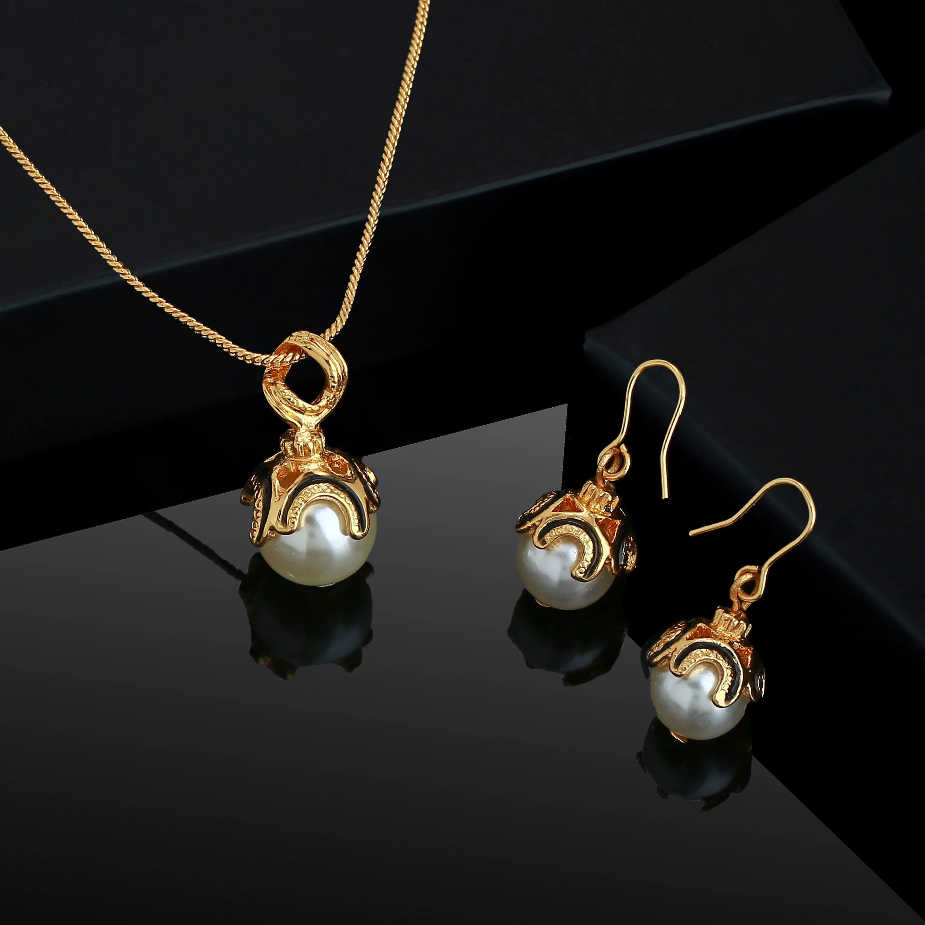 Estele Pearl Gold Plated Elegant Pendant Set