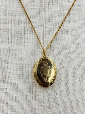 Vintage Style Goldtone Oval Engraved Locket