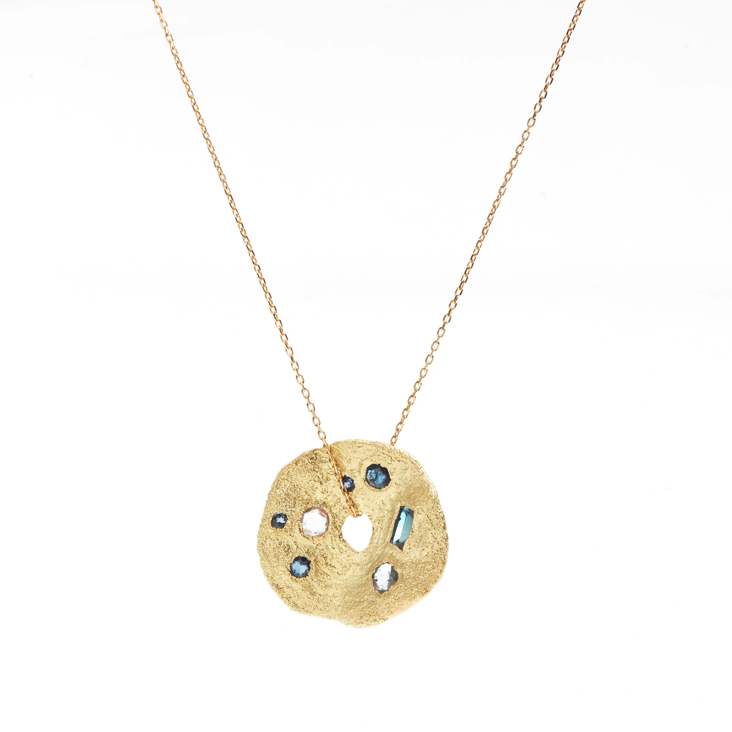 Yellow Gold Circle Pendant with Sapphires